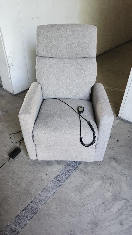 Large Power Lift Assist Recliner Chair FREE DELIVERY 