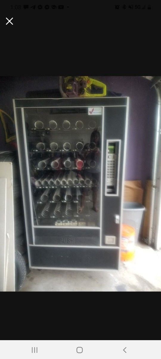 SNACK VENDING MACHINE