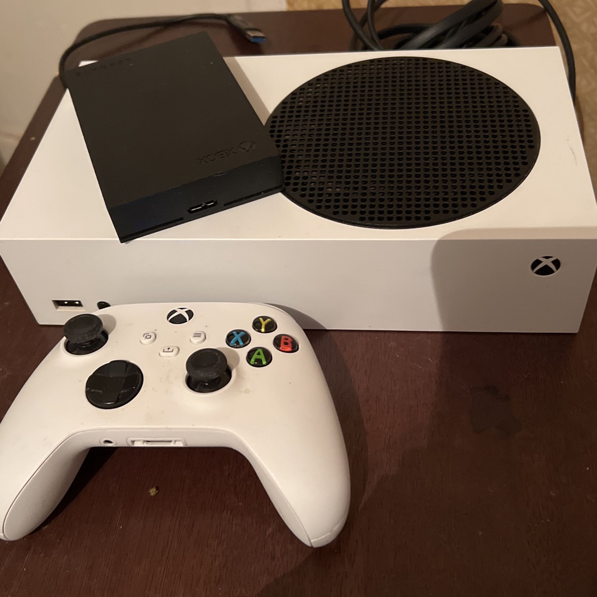 Xbox Series S w Rechargeable Controller & 4TB external harddrive