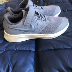 Boys Shoes Size 2 Nikes