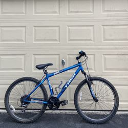Trek 820 Mountain Bike – 18” Frame – 21-Speed – 26” Wheels