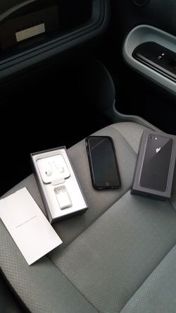 iPhone 8 256 gb pay off good condition 500 dlls