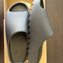 Yeezy Slide Onyx Size 14M