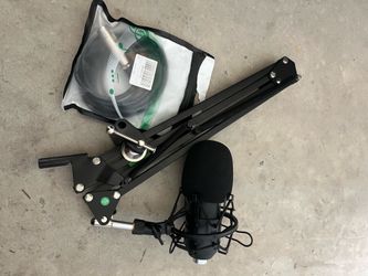 Condenser Microphone Kit with Boom Arm & XLR Cable