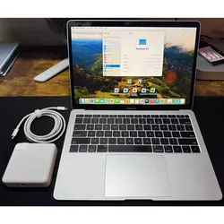 Apple MacBook Air Laptop 2018  8 GB ram 250GB hardrive w charger