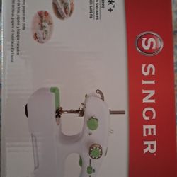 Singer Small Sewing Machine 