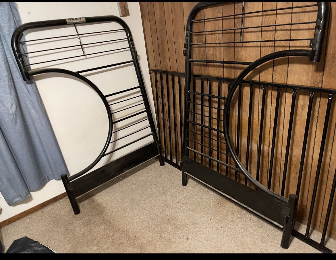 Bunk Bed Frame Twin On Top/ Full On Bottom 