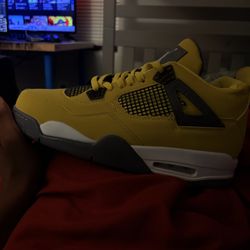  Air Jordan 4 Retro 'Lightning'  Size 12 Brand new