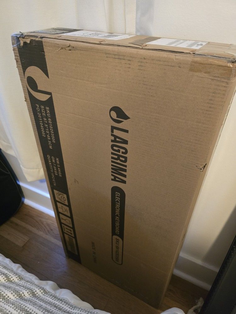 Lagrima Electric Keyboard