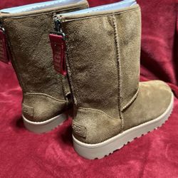 UGG Women's Classic Logo Zip Boots - Chestnut