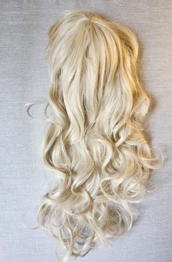 NEW! 26" Blonde Layered Curly Wig