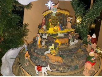 LEMAX Carole Towne Collection Animated Nativity Scene Lights Motion Sound