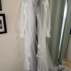Very beautiful wedding cape ivory size 12