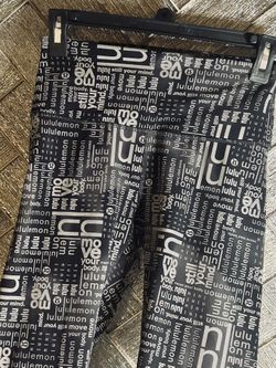 Lululemon Athletica Wunder Train Leggings - Black W/Grey Lettering - Size 8