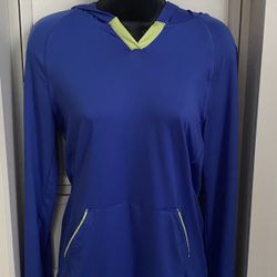 Women’s  long sleeved hooded  shirt -new- size medium