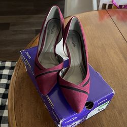 Merlot Black Heels 7.5 W