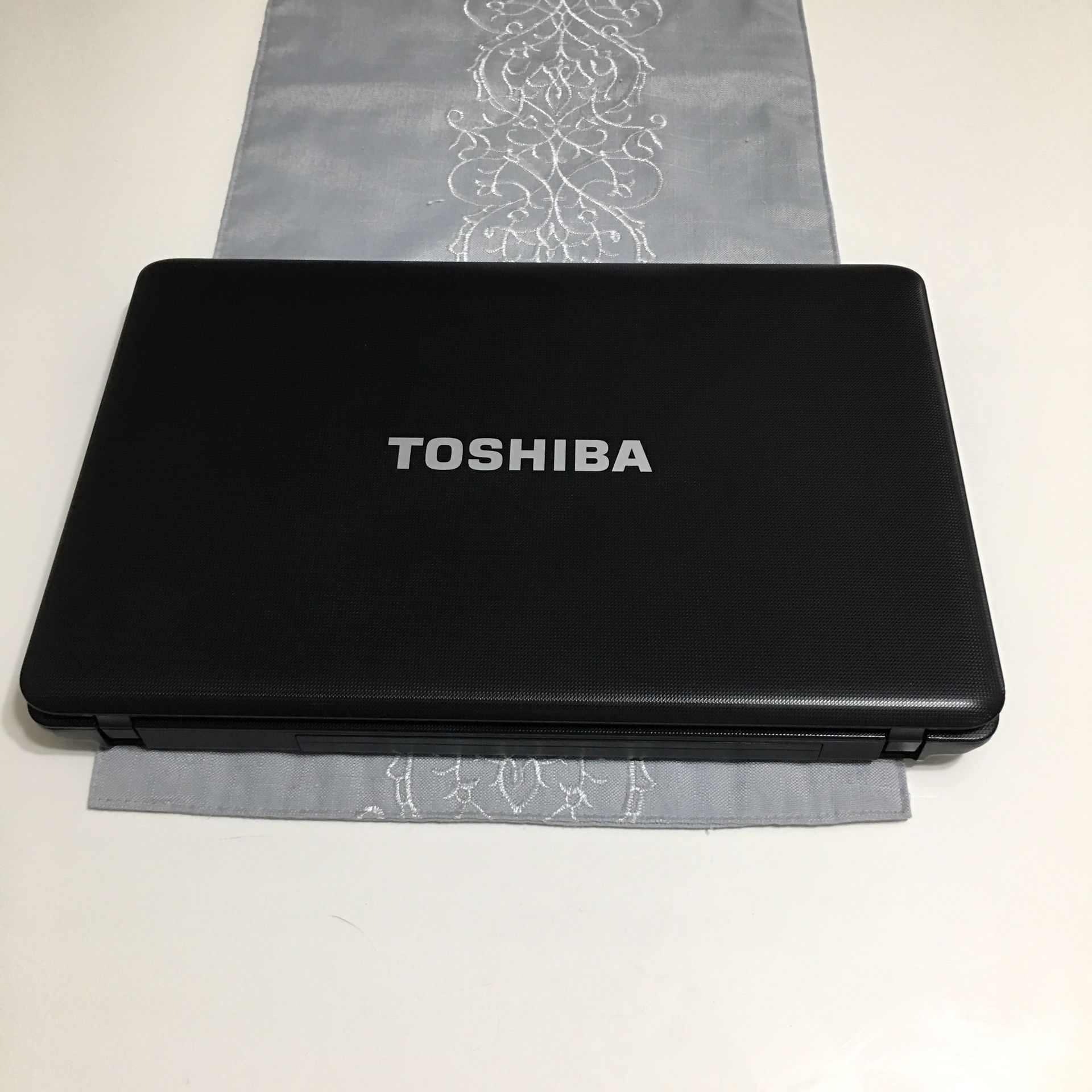 Toshiba satellite laptop barely used, great condition