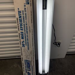 SHOP LIGHT / PLUG IN TYPE $20