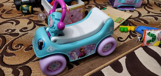 Frozen ride on car
