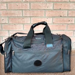NEW - BLACK SAMSONITE DUFFLE BAG
