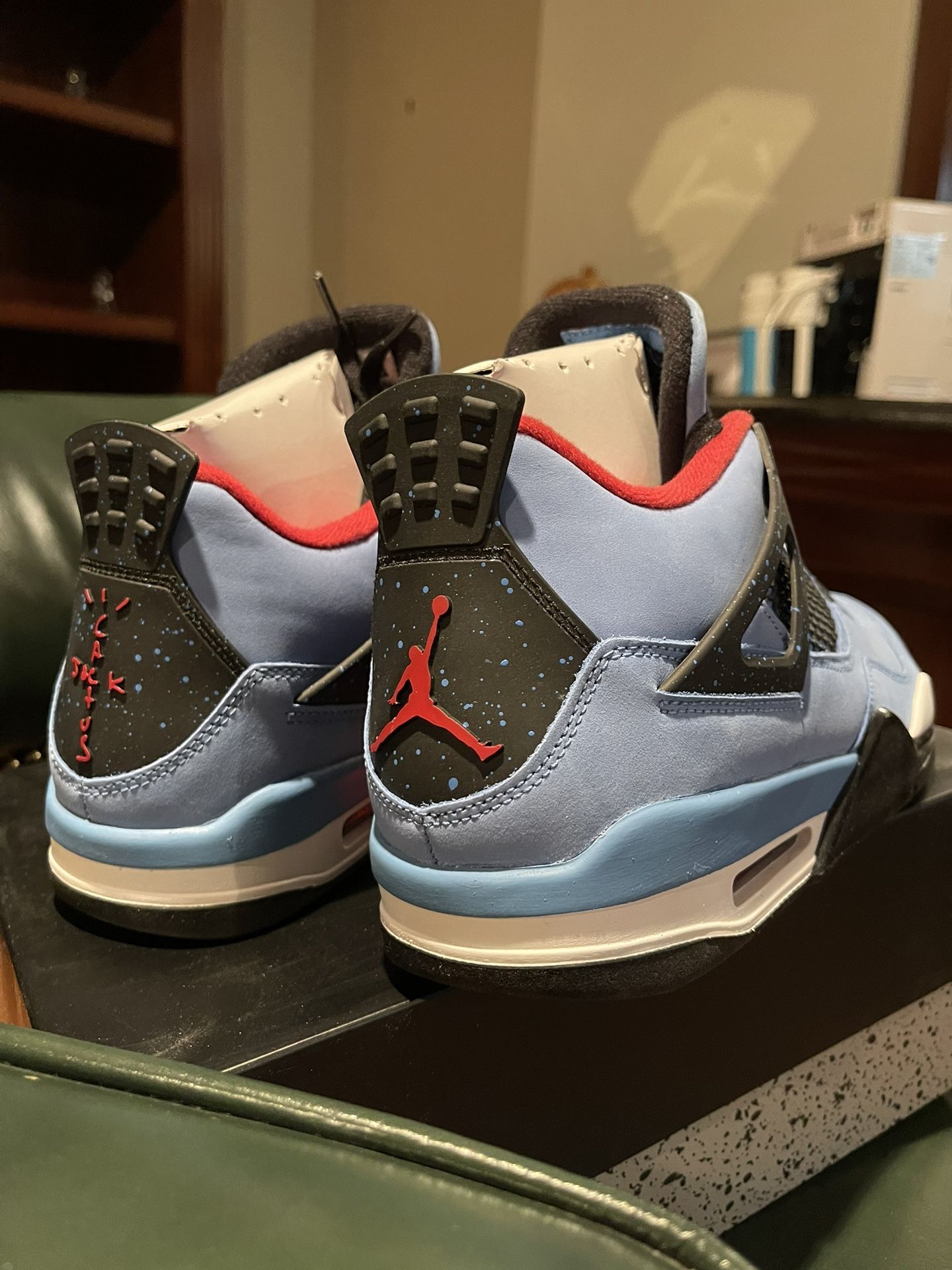 Air Jordan 4 Travis Scott