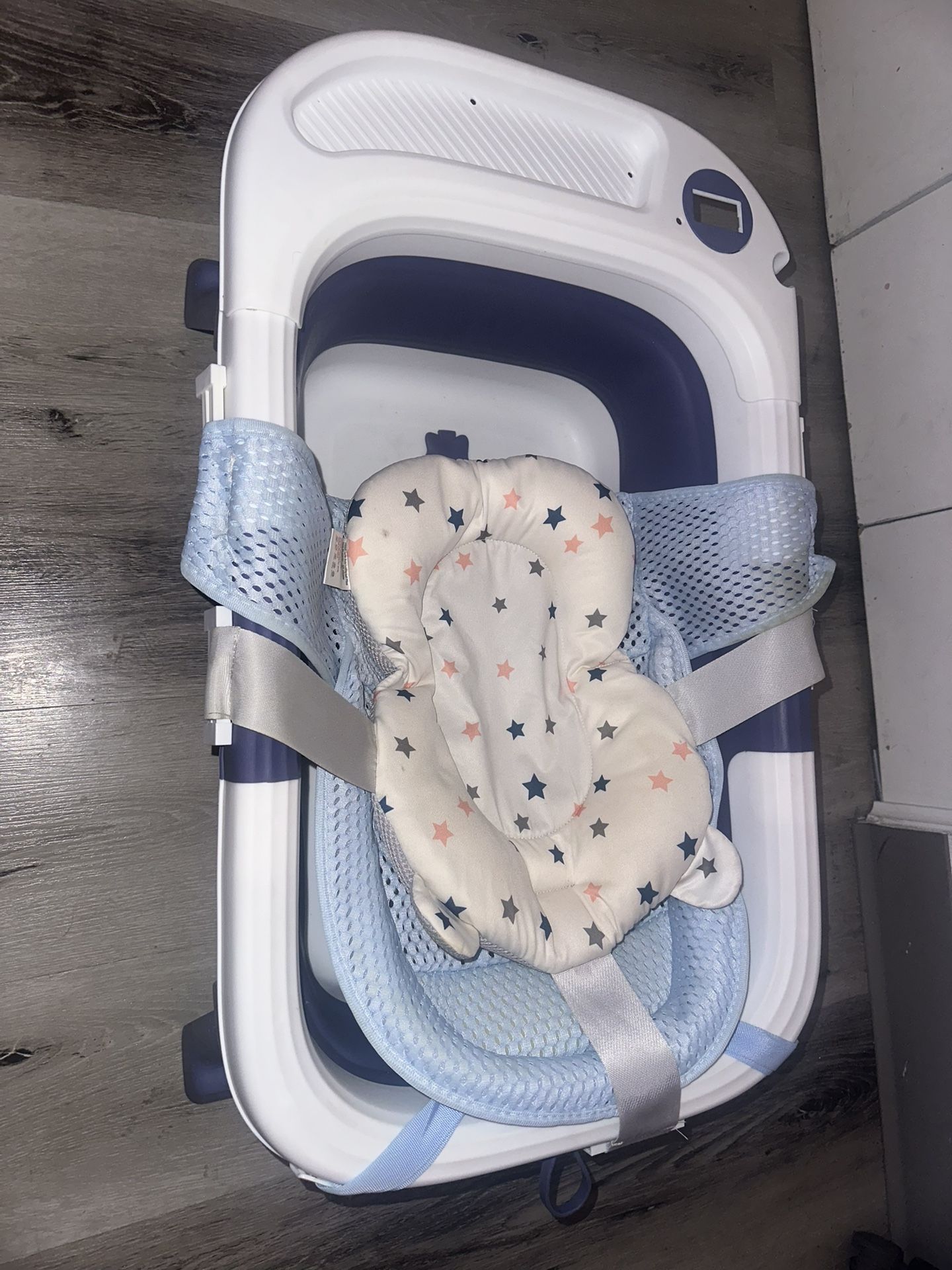 Bañera Para Bebés De 0 A 7 Meses/ Bathtub for babies from 0 to 7 months