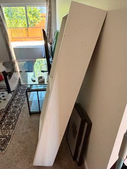 Free drawer under ved