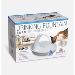 Pioneer Pet Swan Pet Drinking Fountain for Cats and Dogs - 80oz Capacity