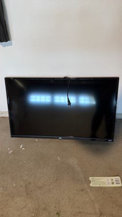 TCL Roko TV 32” w remote