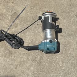 Makita RT0701C 6.5 Amp 1-1/4 HP Fixed Base Variable Speed Corded Compact Router