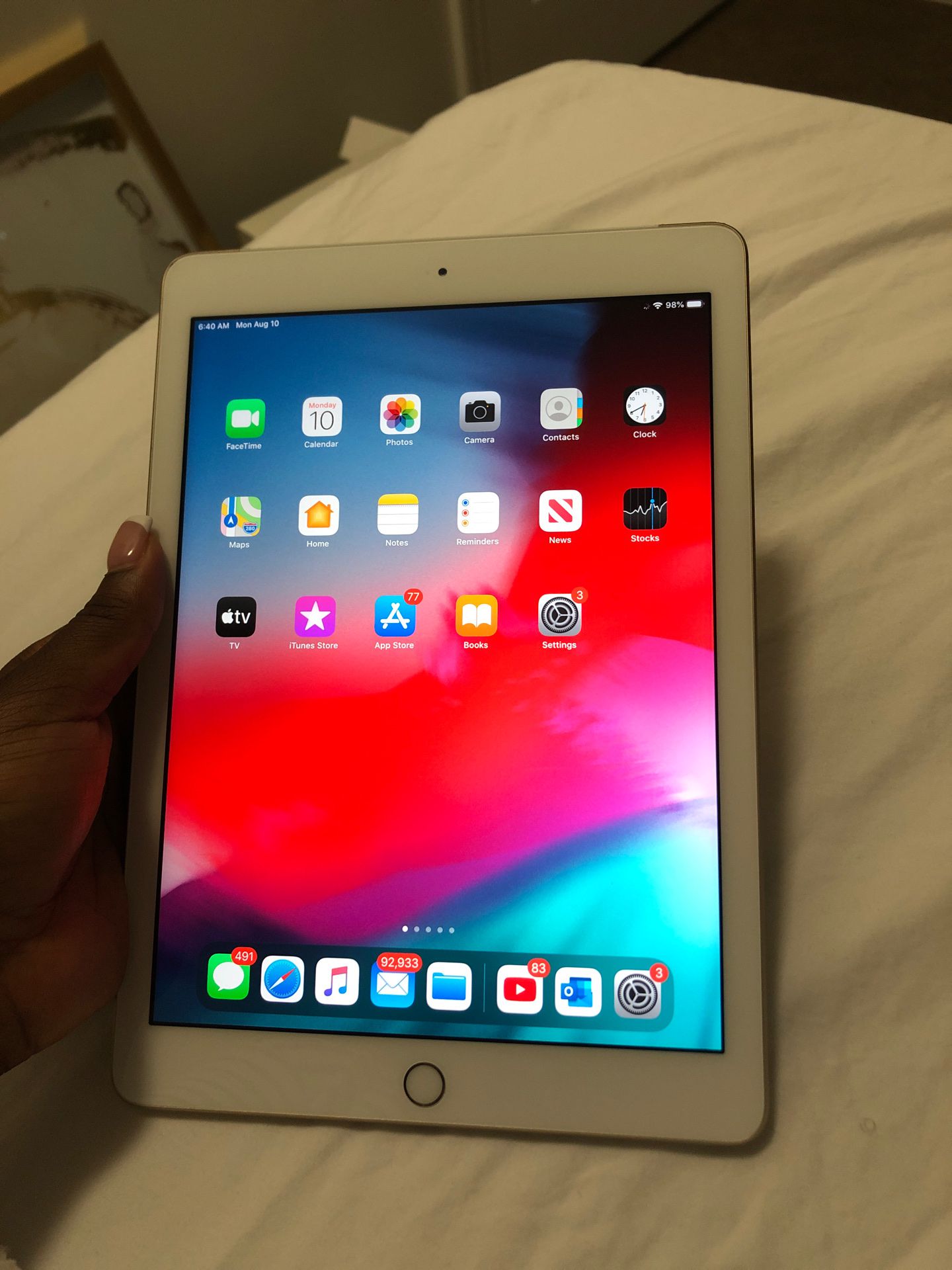 Excellent condition Apple IPad 5th generations 32G