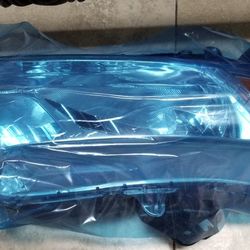 New- Halogen Headlight For Passenger Side With Clear Lens & Chrome Housing