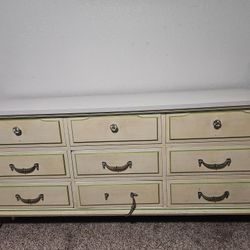 Dresser