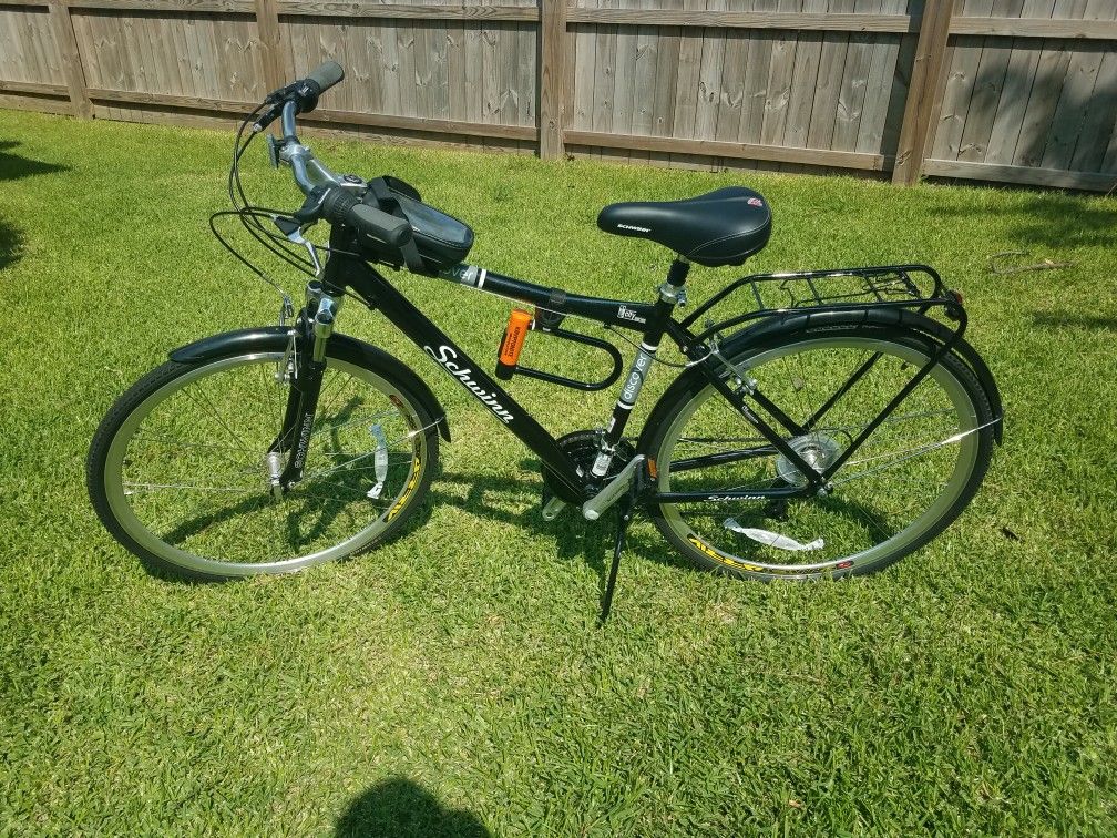 Schwinn Discover City Series