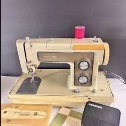 WORKS GREAT SEWING MACHINE