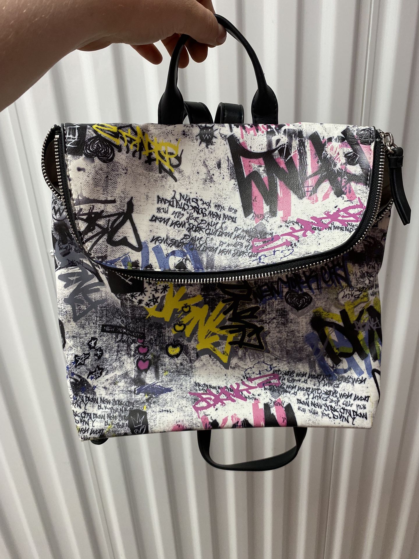 DKNY GRAFFITI BACKPACK HANDBAG ONHAND US‼️1pc only ?DKNY Graffiti Backpack ?4600+local  main image 3