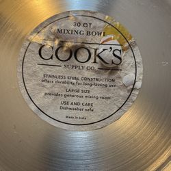  NEW .. NEW.,2 Cook’s Big Mixing Bowls