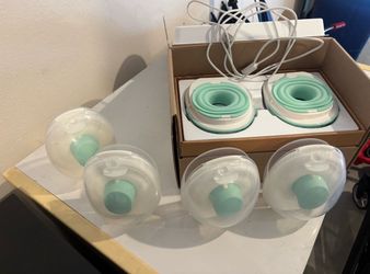 Willow Go Wearable Breast Pump – Complete Set + Extra Parts – Works Great