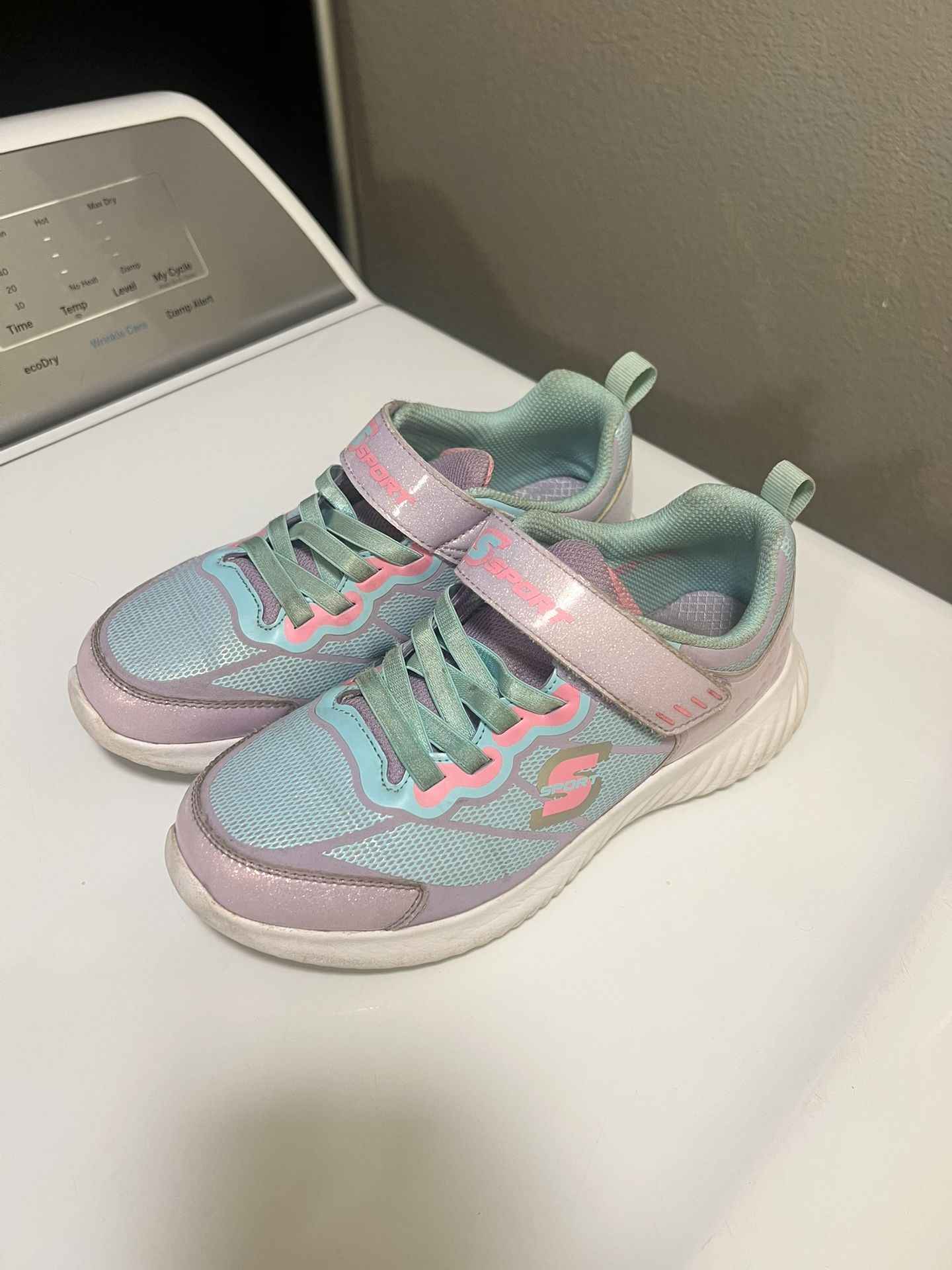 Girls Skechers Shoes