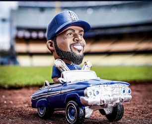 Ice cube bobblehead