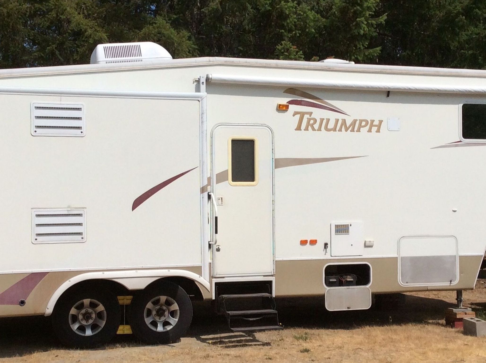 2003 Triumph 33' 5th Wheel