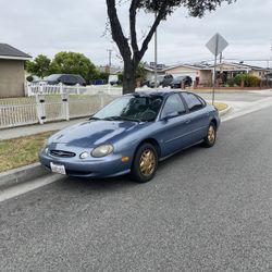 1999 Ford Taurus