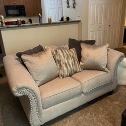 Lemoore Sofa Set