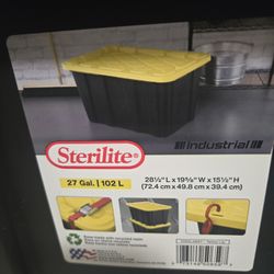 Sterilite 27 GAl. Totes