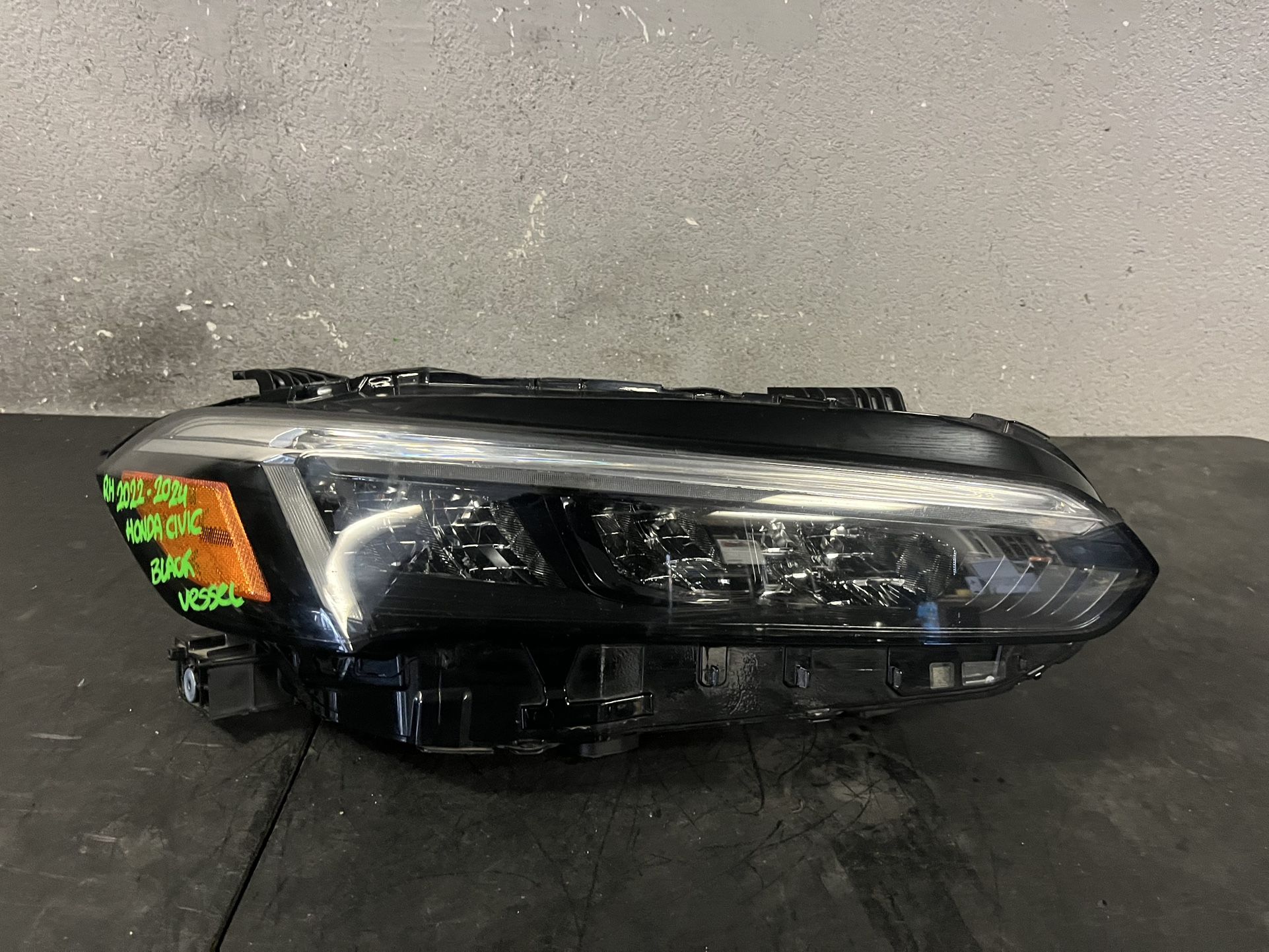 2022-2023-2024 HONDA CIVIC BLACK VESSEL RIGHT HEADLIGHT OEM USED
