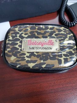 BETSEY JOHNSON COSMETICS BAG