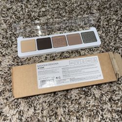 Natasha Denova eyeshadow pallette