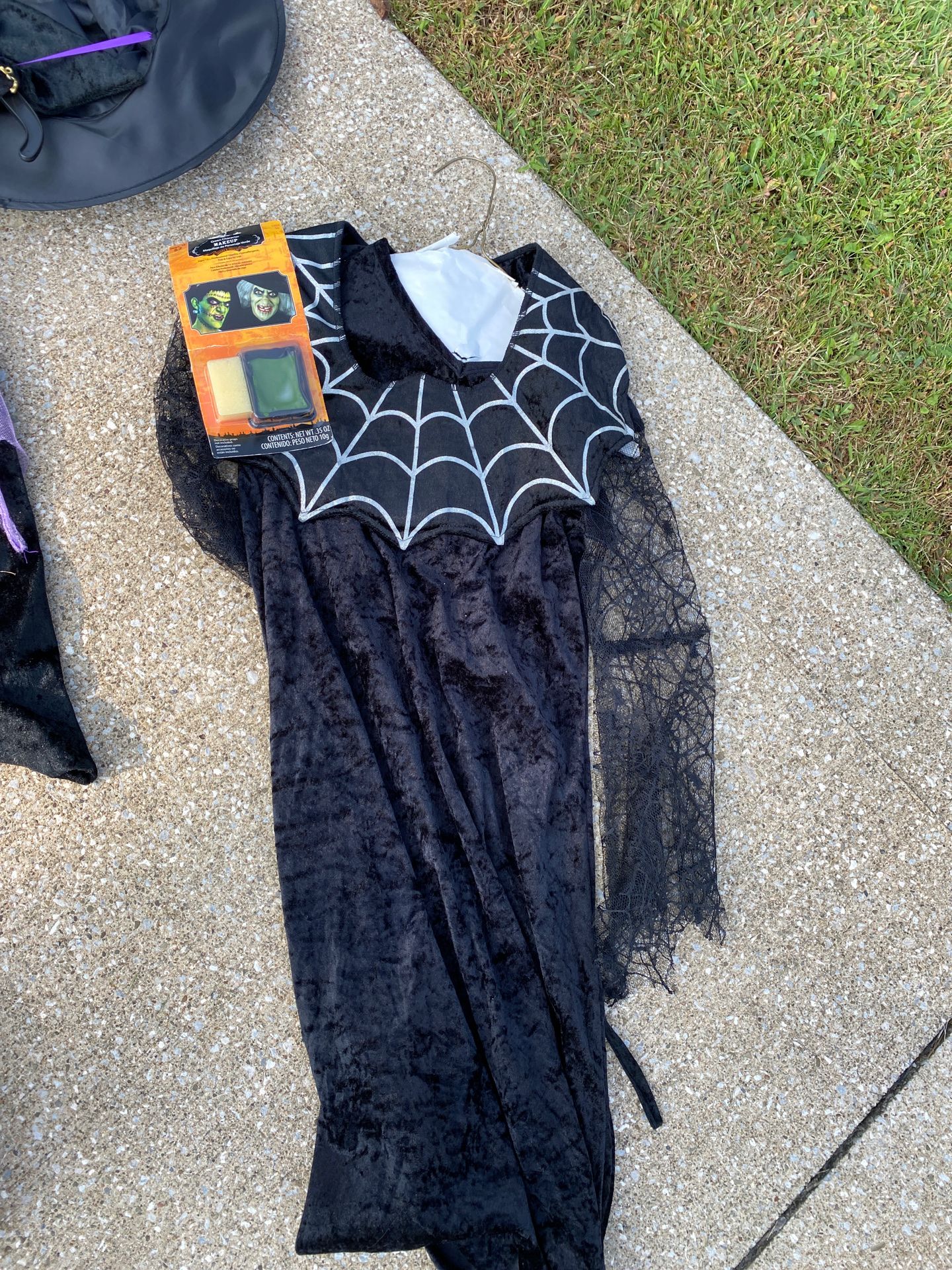 Witch outfit size girls large
