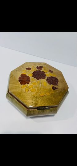 San Francisco Co Inlaid Wood Floral Design Music Jewelry Box 7”. Beautiful jewelry box with pink velvet inside is in very good condition, perfect deco