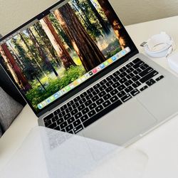 Apple MacBook Air M4 Chip! 13-inch, 24GB, 512GB! Brand New !! Never Been Used! With Apple 1 Year Warranty!!! Silver 